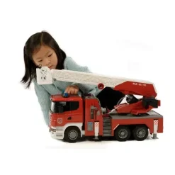 Scania Fire Engine w/ Water Pump and Light & Sound